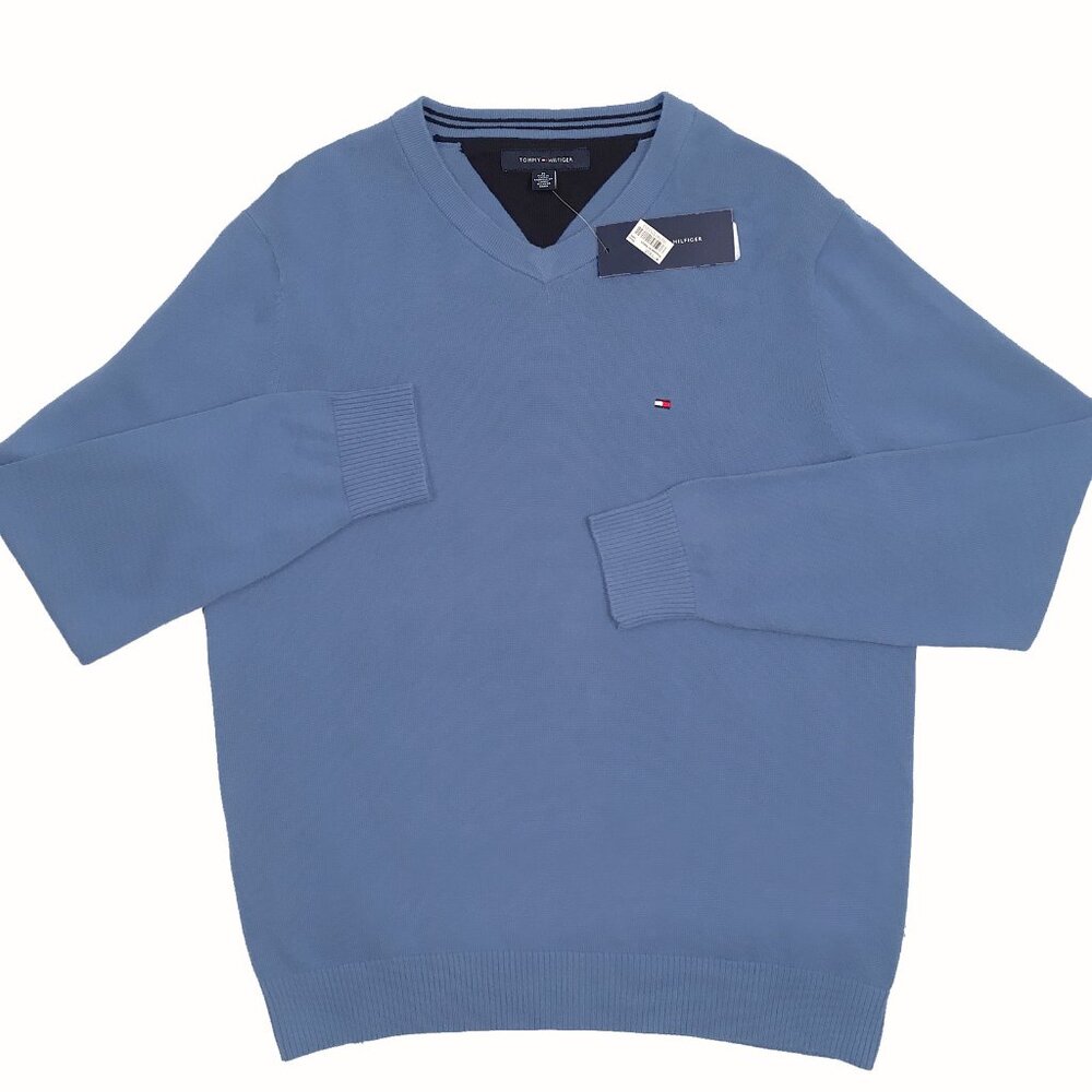 NEW Tommy Hilfiger Sweater!  Medium Blue  V Neck  Tommy Flag on Chest  Cotton